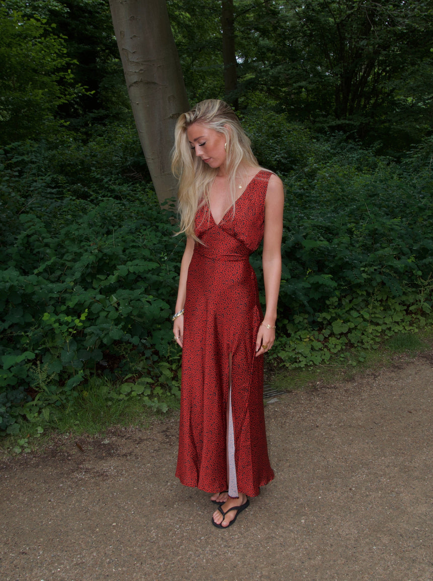 Marielle kjole med blomster - Sort/rød