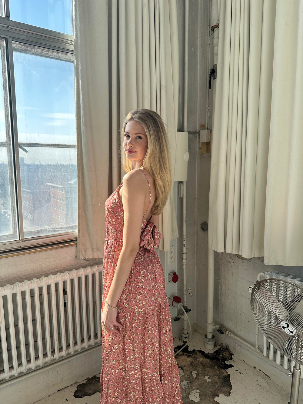 Kimora maxikjole med blomster - lyserød