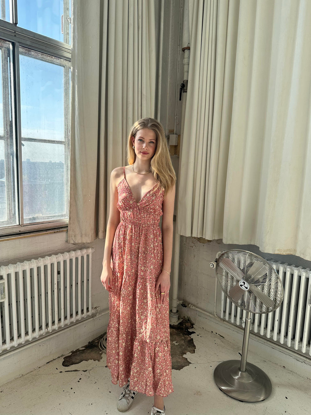 Kimora maxikjole med blomster - lyserød