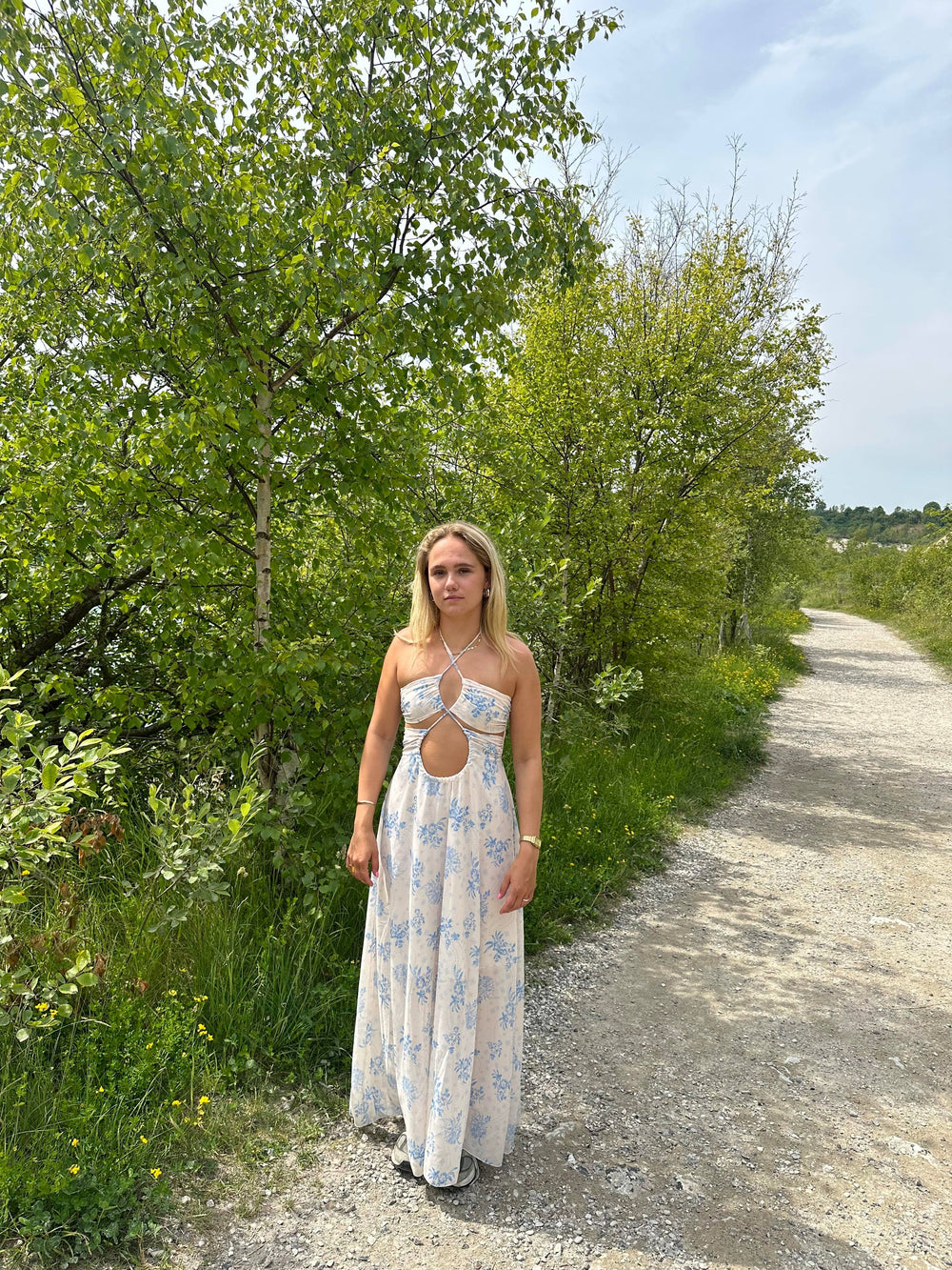 Asti kjole med lyseblå blomster - Beige