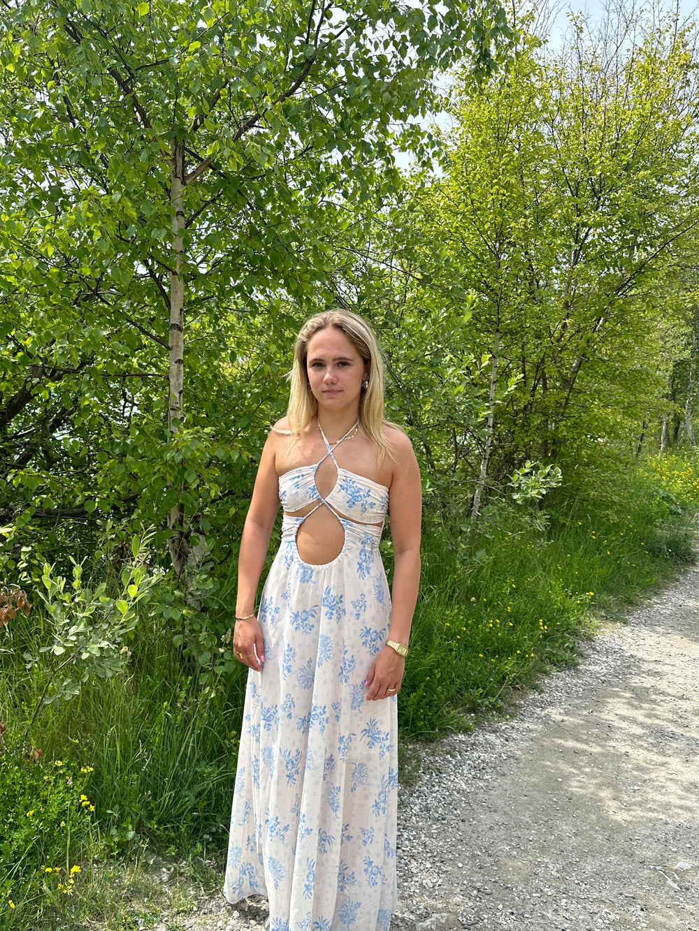 Asti kjole med lyseblå blomster - Beige