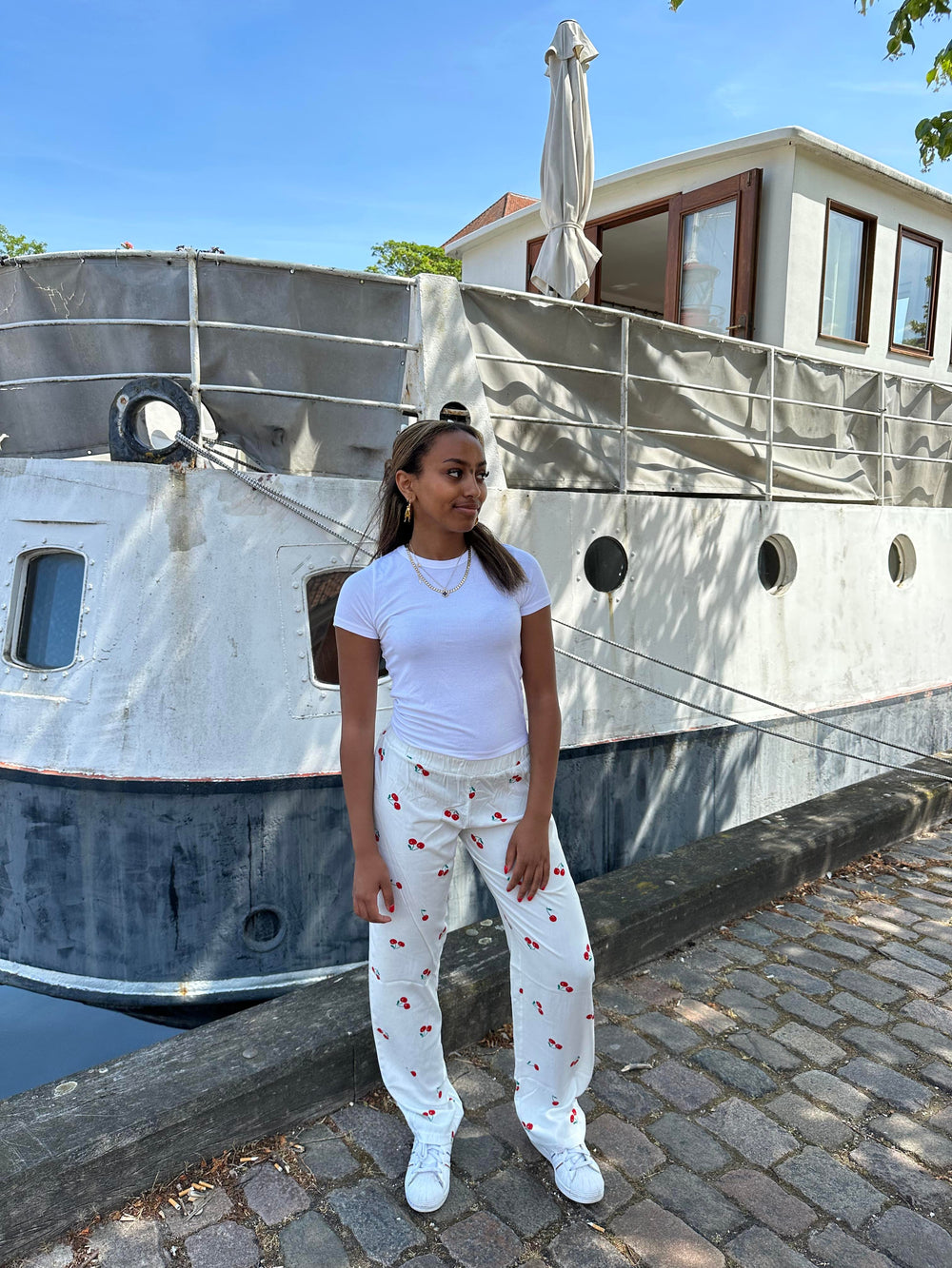 Sabira Bukser - Hvide med kirsebær