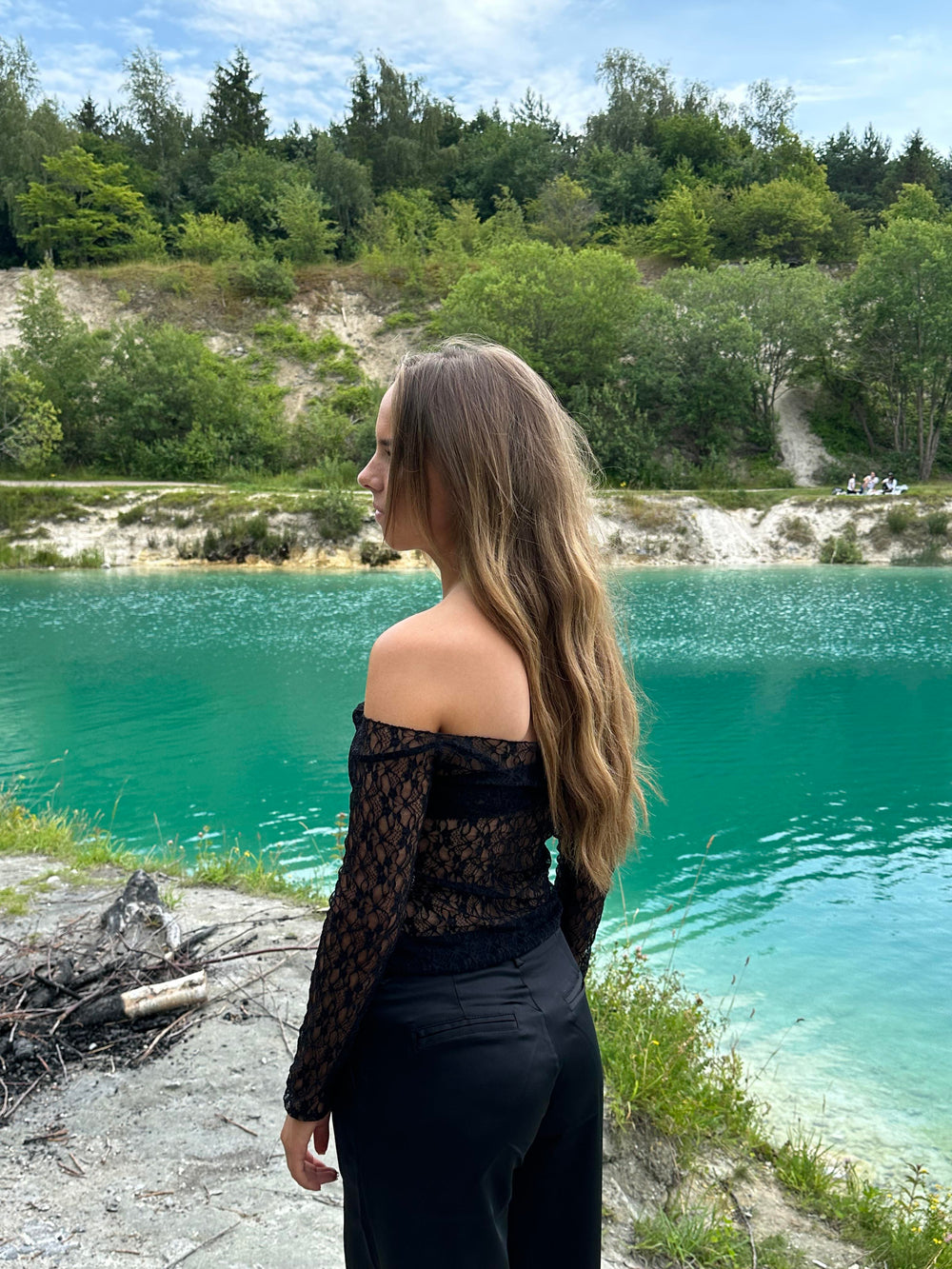 Pixi off shoulder bluse i blonder - Sort