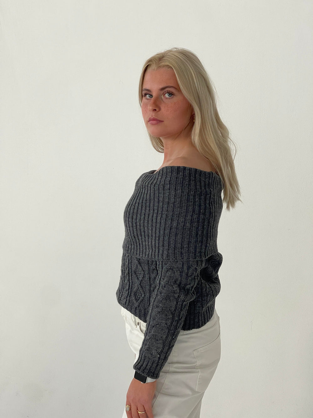 Theresa off-shoulder strik - Grå
