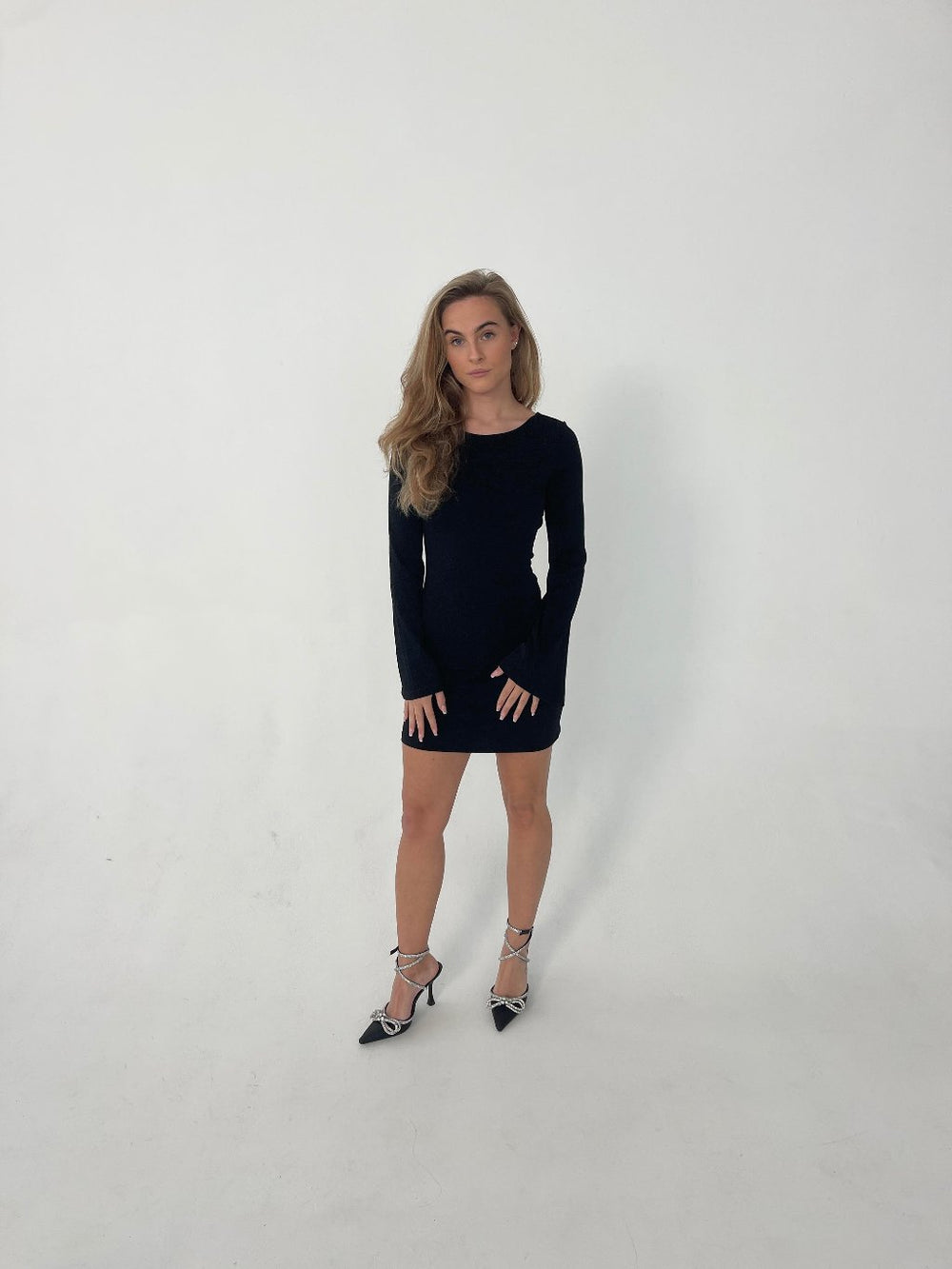 Solange glitterkjole med åben ryg - Sort