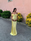 Andie off shoulder satinkjole - Gul