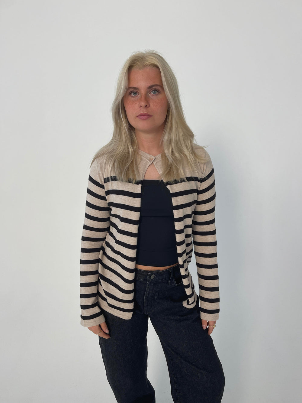 Xenia cardigan med striber - Beige/sort