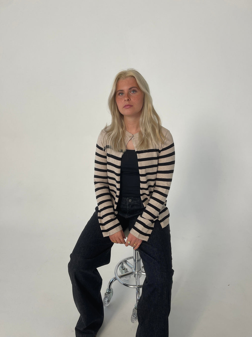 Xenia cardigan med striber - Beige/sort