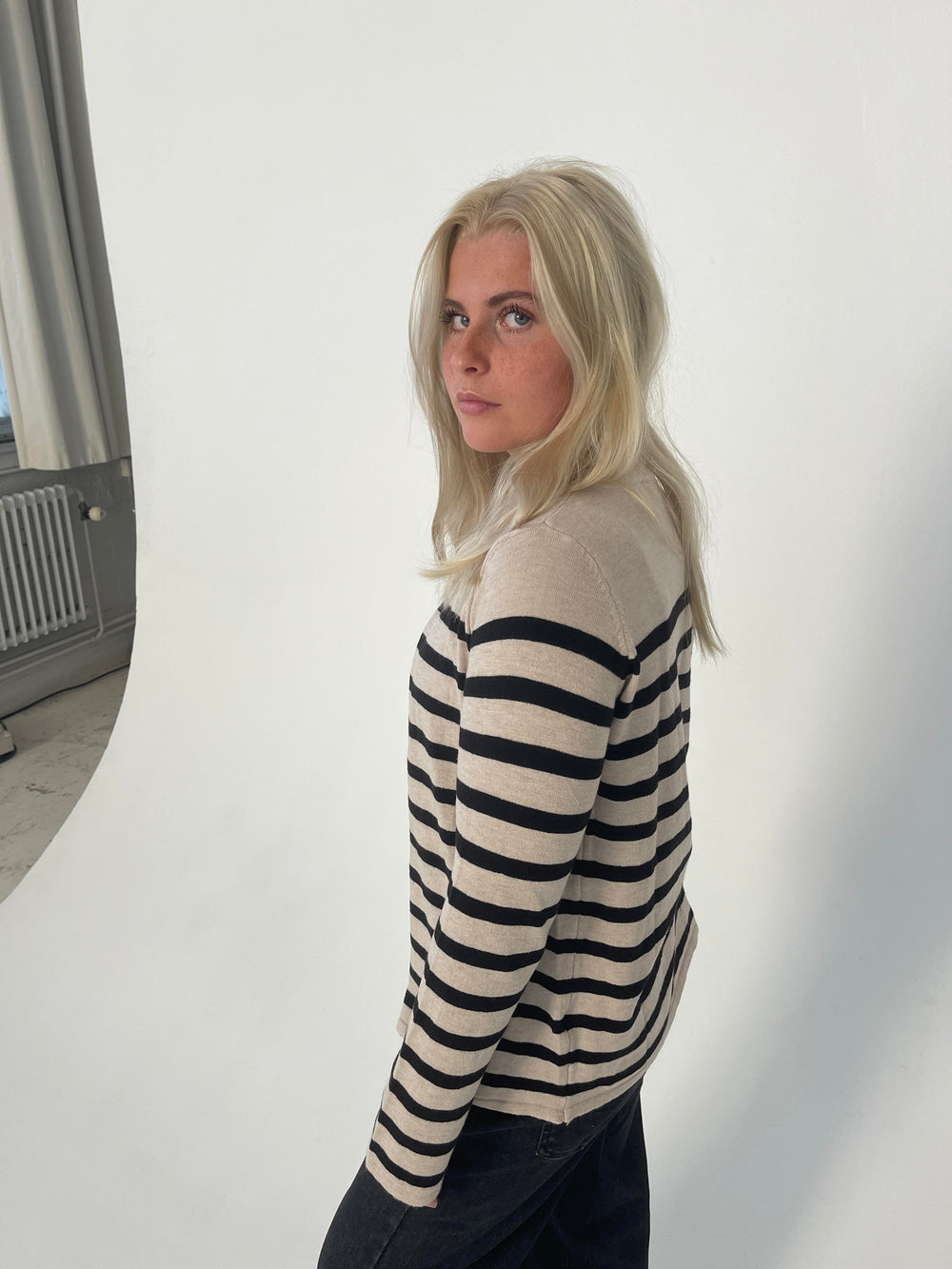 Xenia cardigan med striber - Beige/sort
