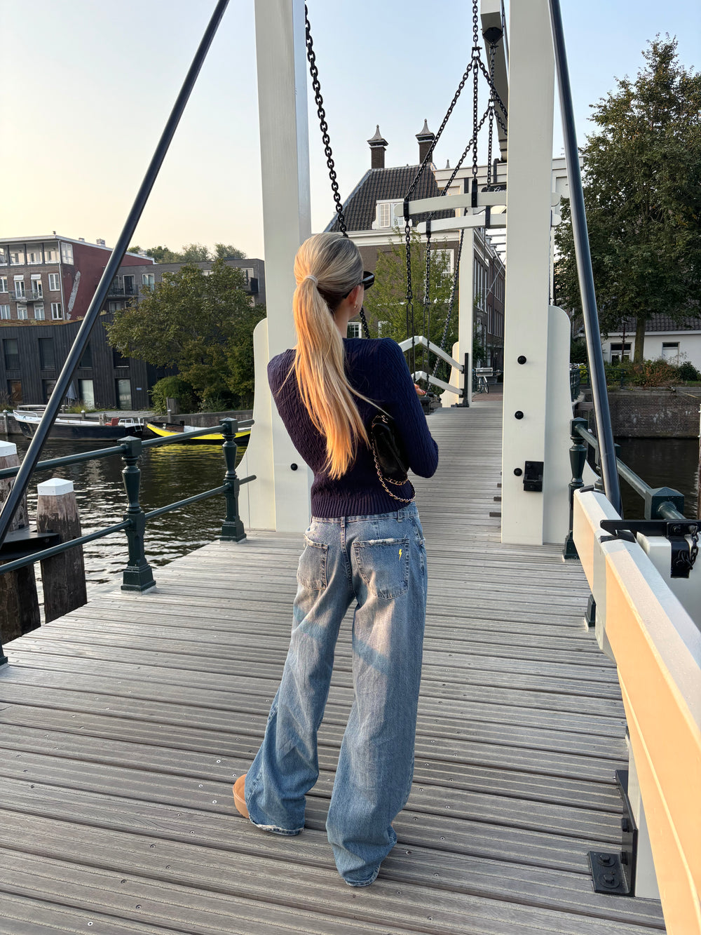 Alaia lavtaljede jeans med lyndetalje - Lys denim