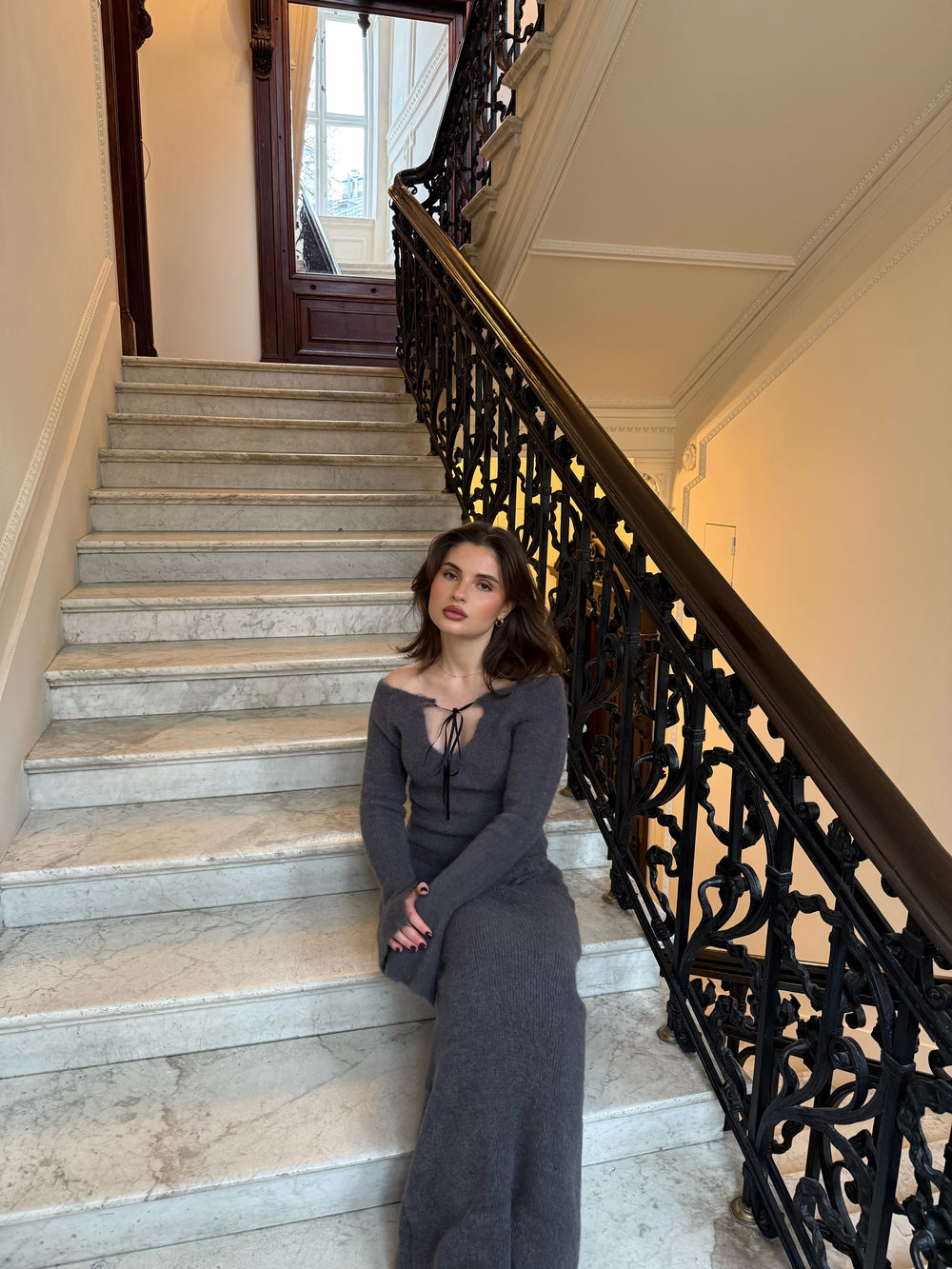 Brooke strikket bluse med bindebånd - Gråbrun