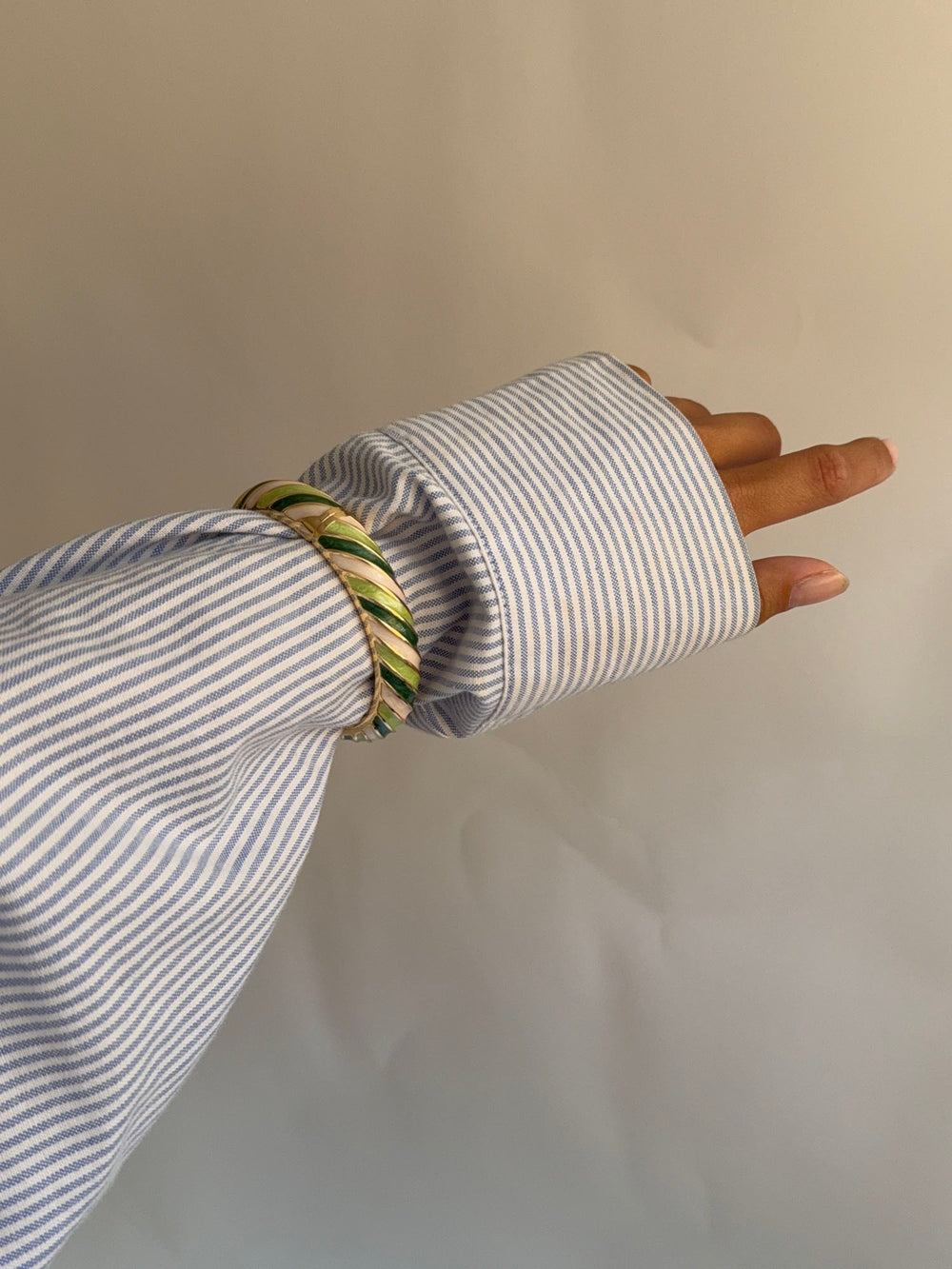 Eivora armbånd med striber -  Grøn/hvid/guld