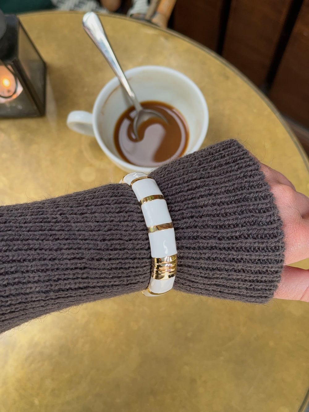 Eivora armbånd med striber - hvid/guld
