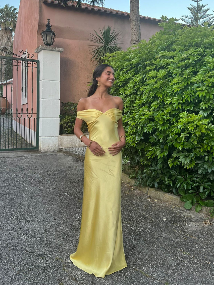 Andie off shoulder satinkjole - Gul