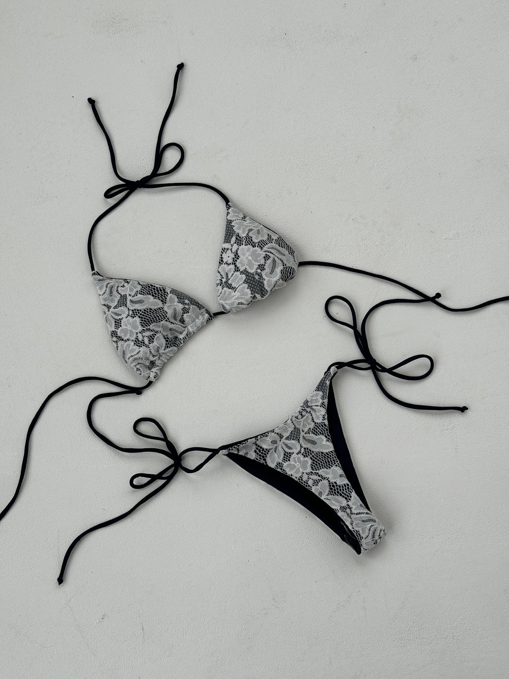 Amara blonde bikini - Navy/hvid