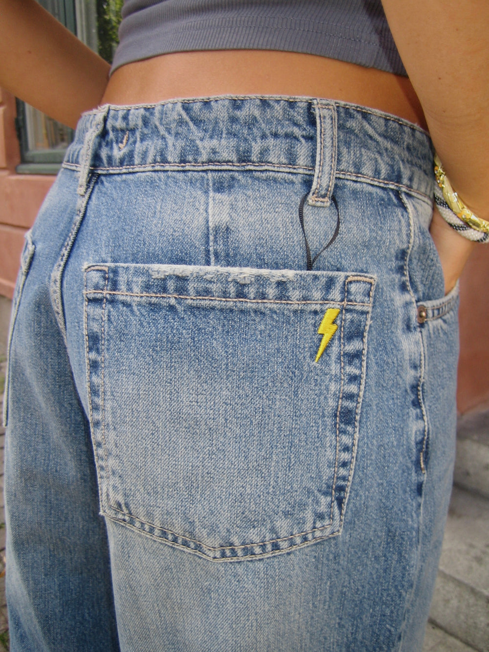 Alaia lavtaljede jeans med lyndetalje - Lys denim