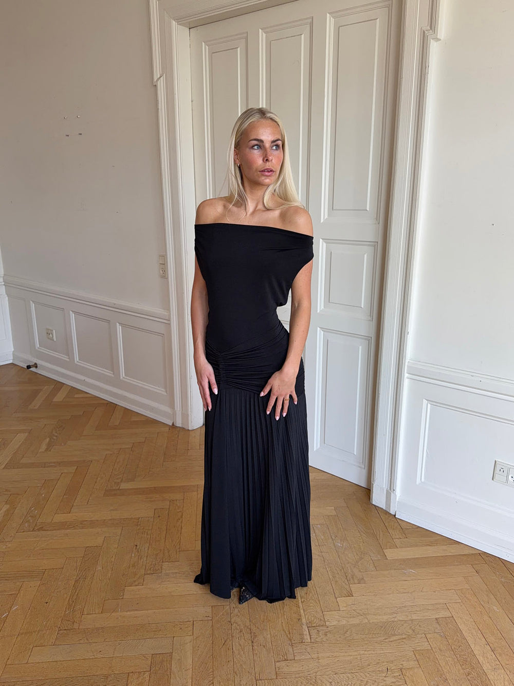 Sofia off shoulder kjole - Sort