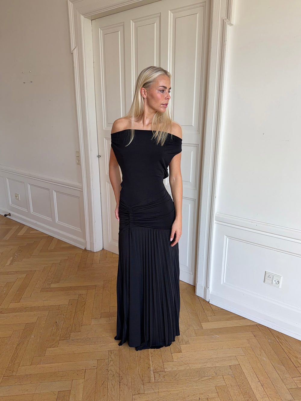 Sofia off shoulder kjole - Sort