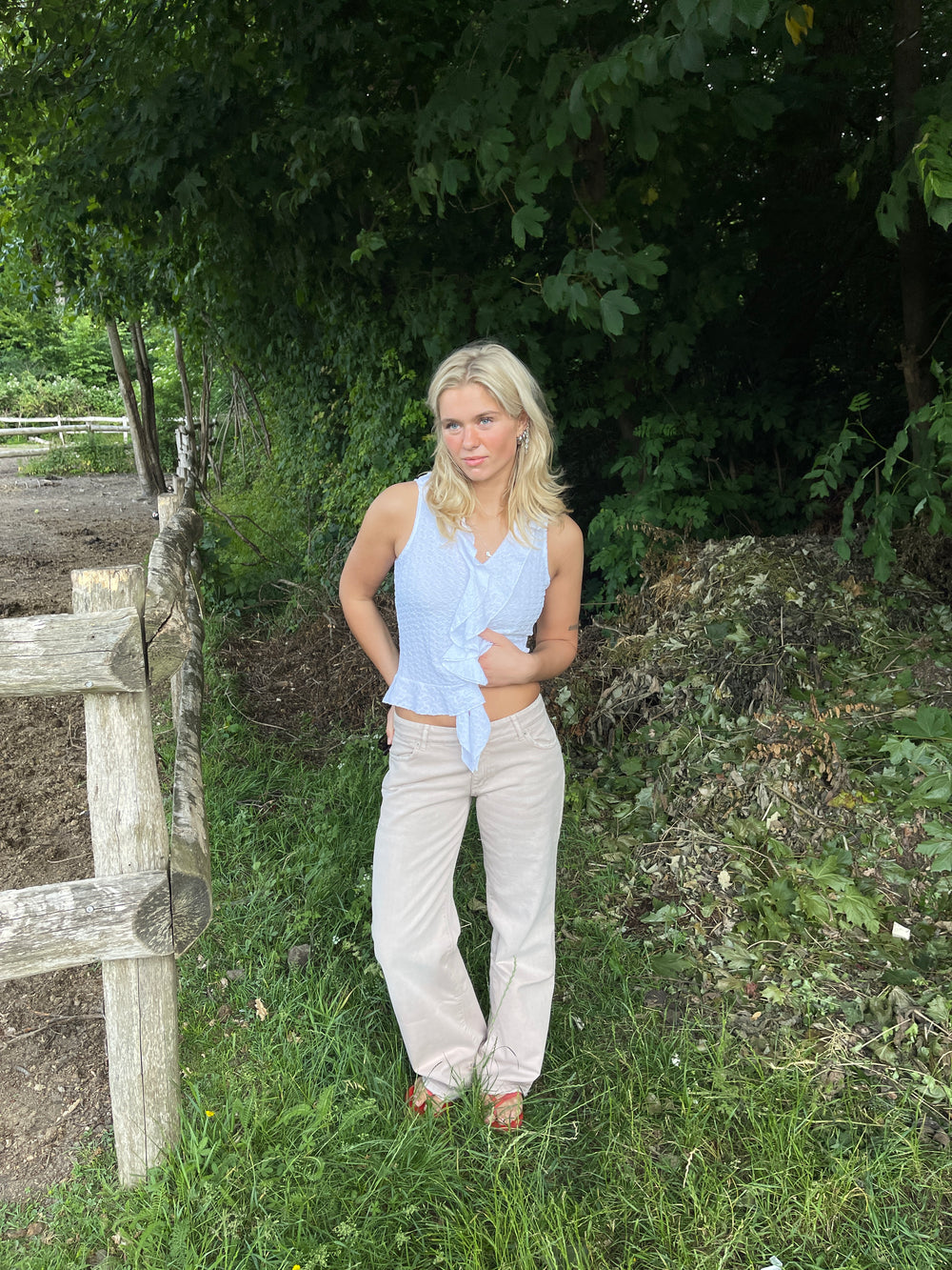 Tuva lavtaljede jeans - Beige