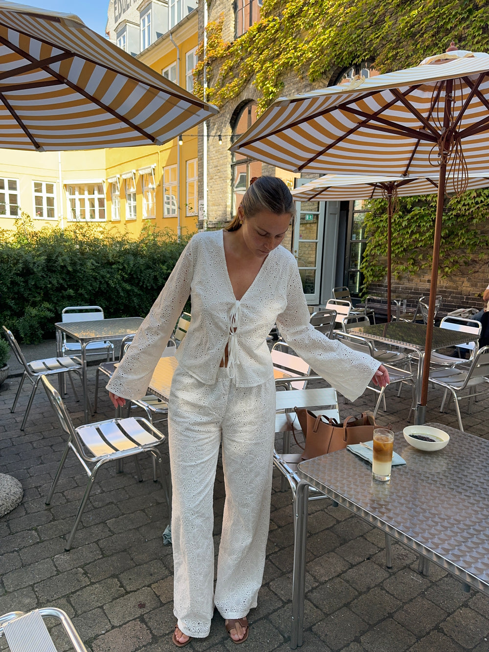 Mathilde Ravn bukser med stort broderi - Hvid