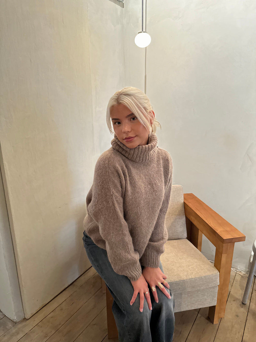 Idun striktrøje med turtleneck  - Brun