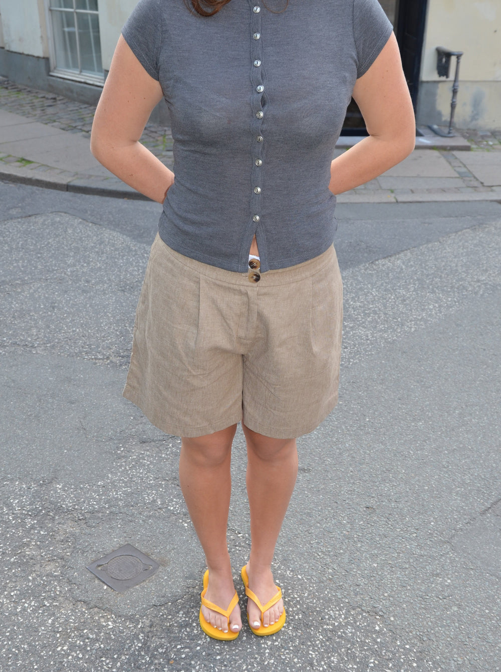 Amaia bermudashorts med hvidt bånd - Beige