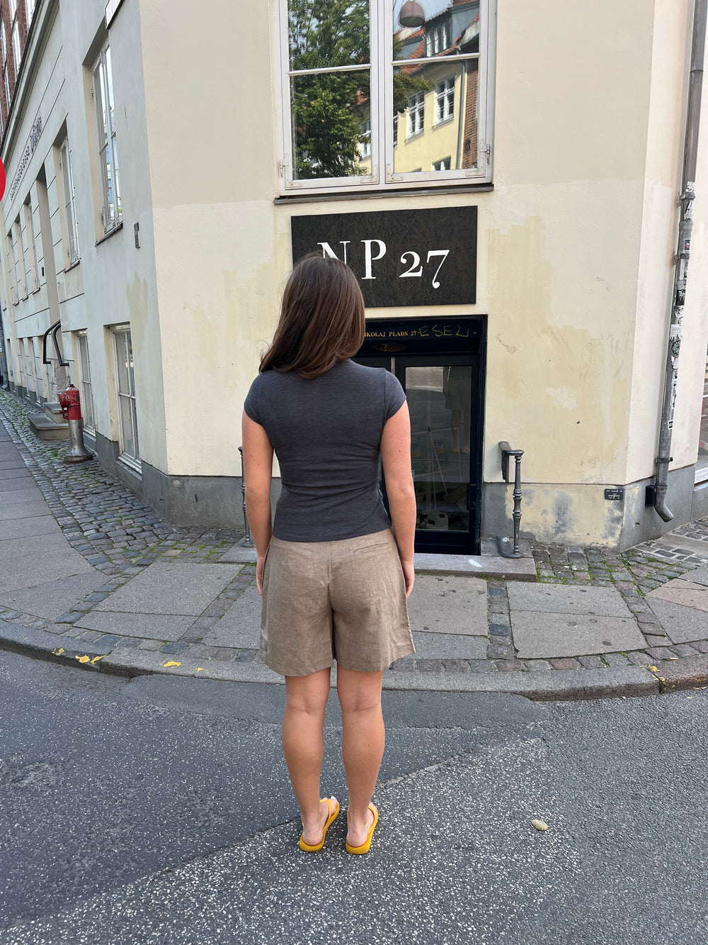 Amaia bermudashorts med hvidt bånd - Beige
