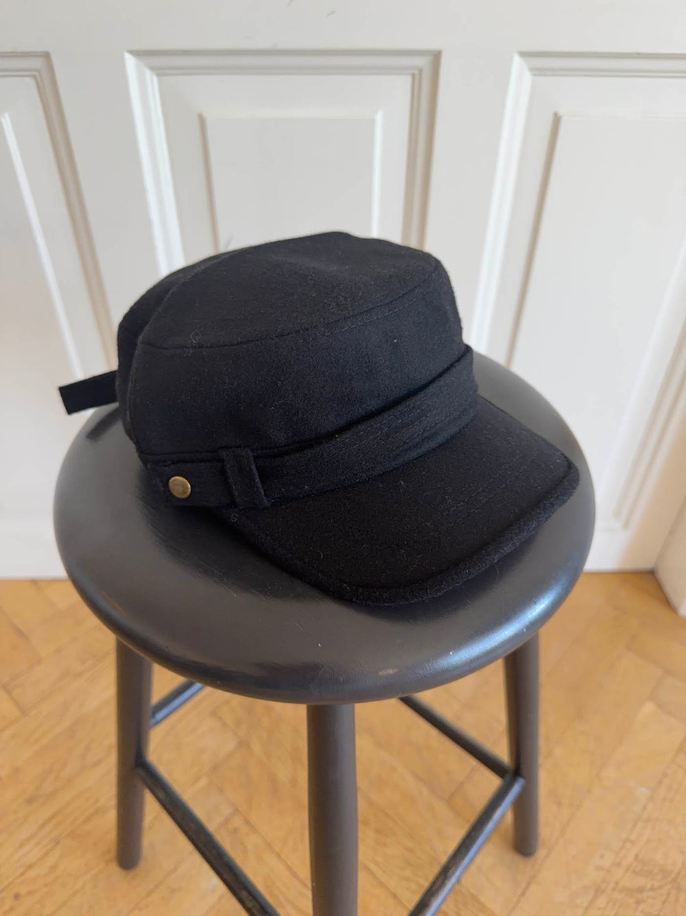 Myra kasket med detaljer - Sort