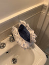 Honey stor toilettaske - Hvid/blå med flæser