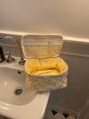 Honey stor toilettaske med hang - Lys gul med gule bomster