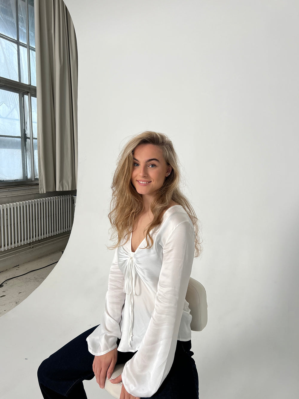 Denisi satinbluse - Hvid