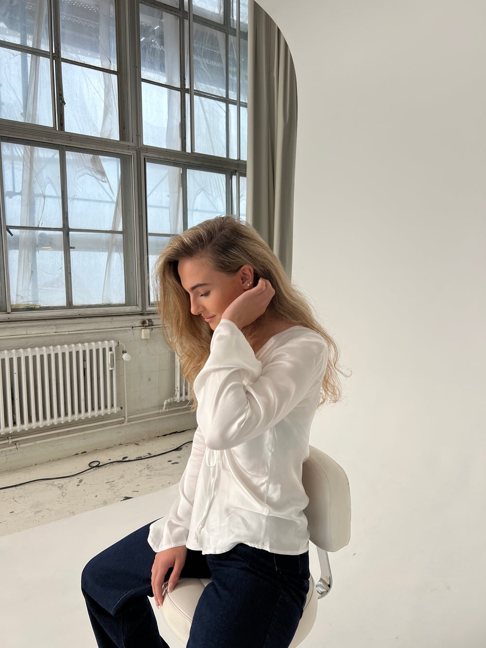 Denisi satinbluse - Hvid