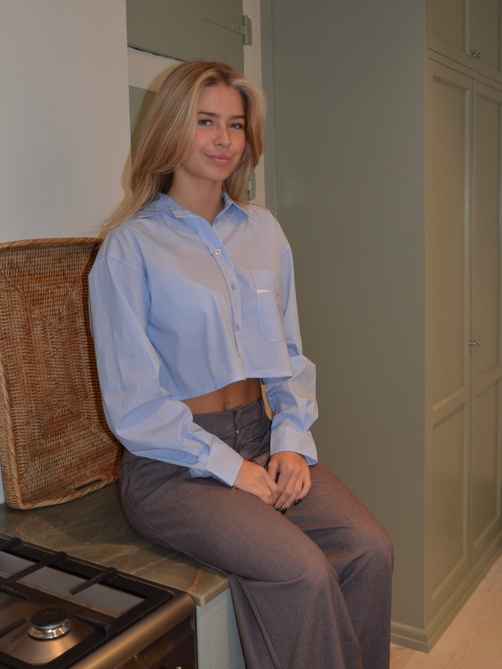 Lavinia stribet cropped skjorte - Blå/hvid