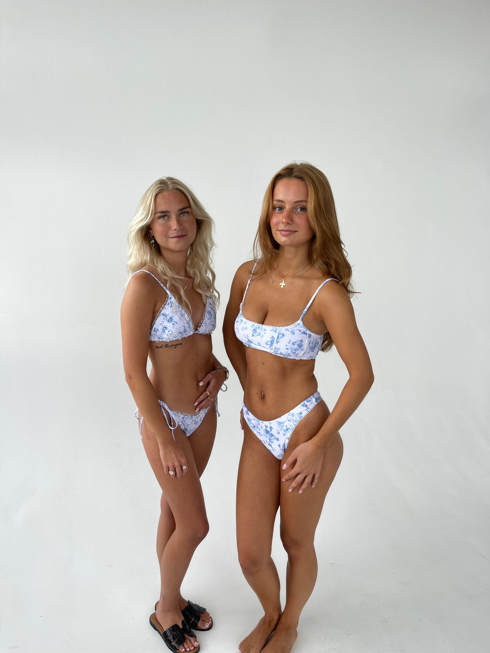 Shani bikini med blå blomster - Hvid