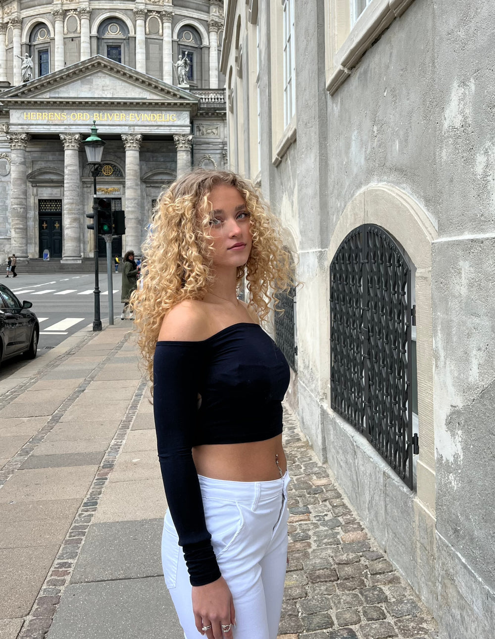 Karo off-shoulder bluse med åben ryg - Navy