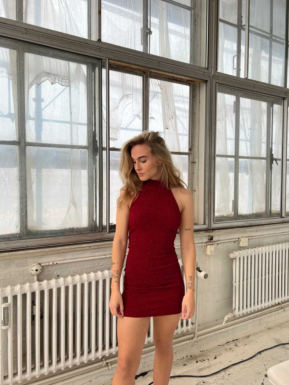 Lorraine halterneck glitterkjole - Rød