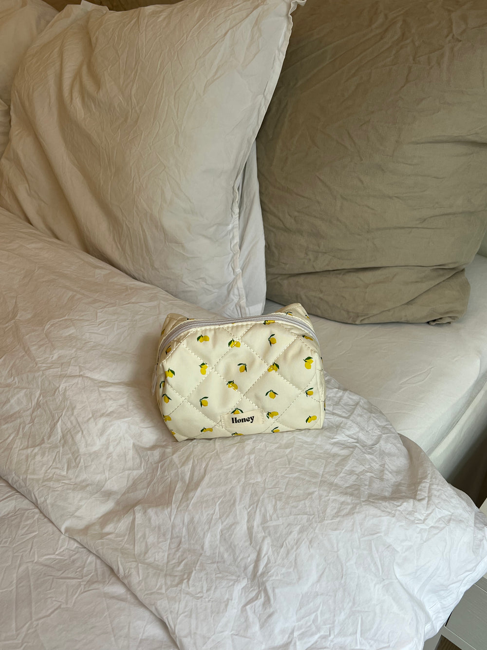 Honey lille toilettaske - Lys gul med citroner