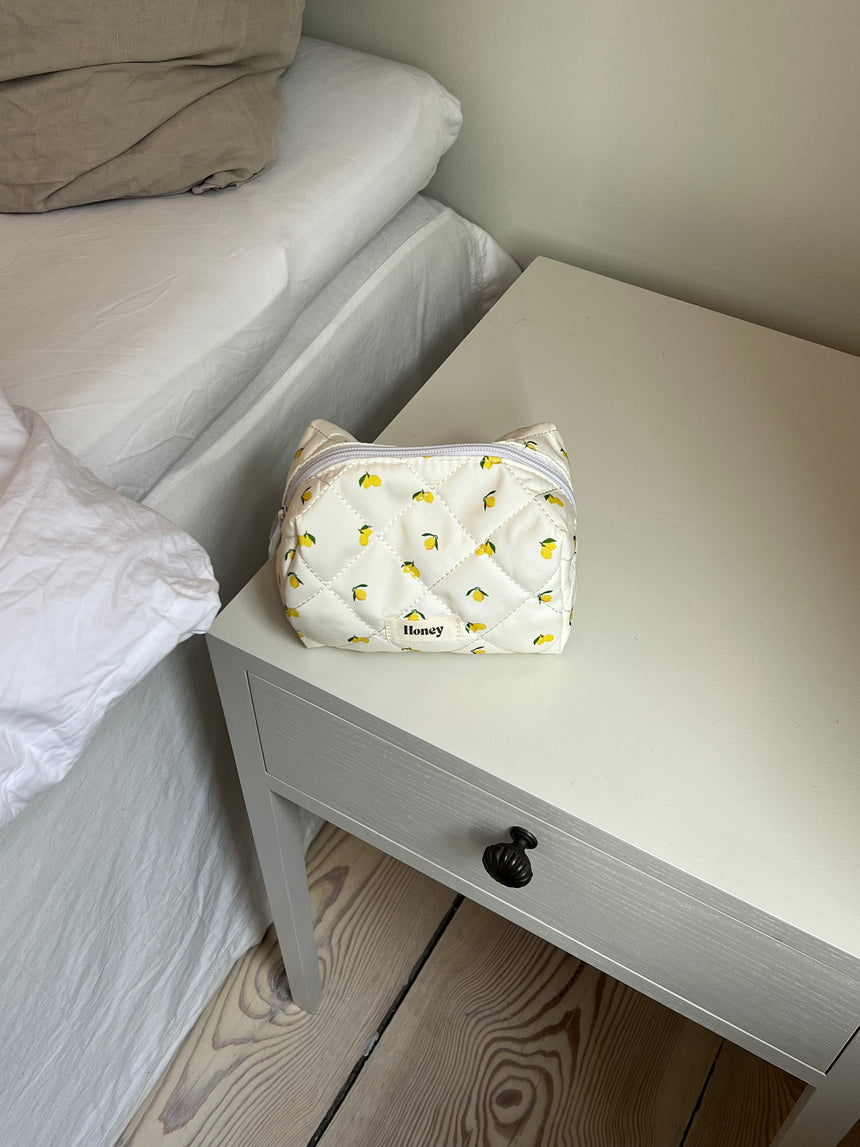 Honey lille toilettaske - Lys gul med citroner