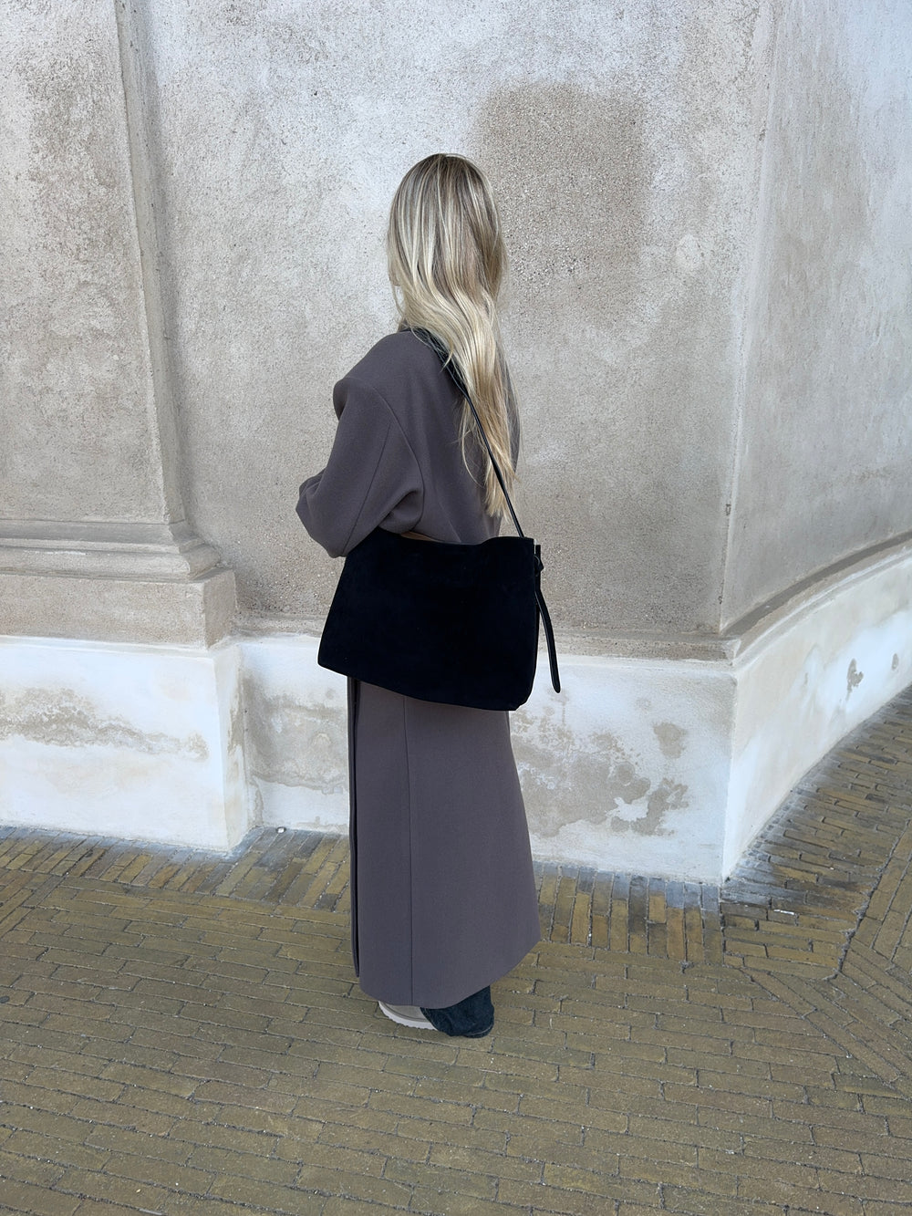 Barcelona skuldertaske i ruskind - Sort