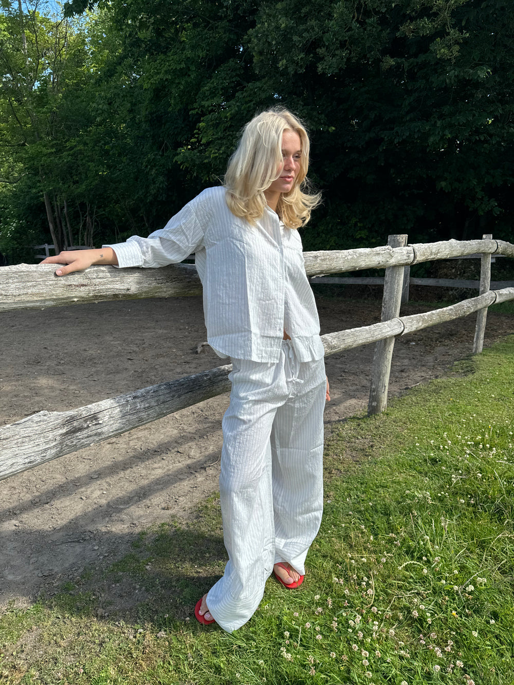 Alina skjorte med striber - Hvid/sort