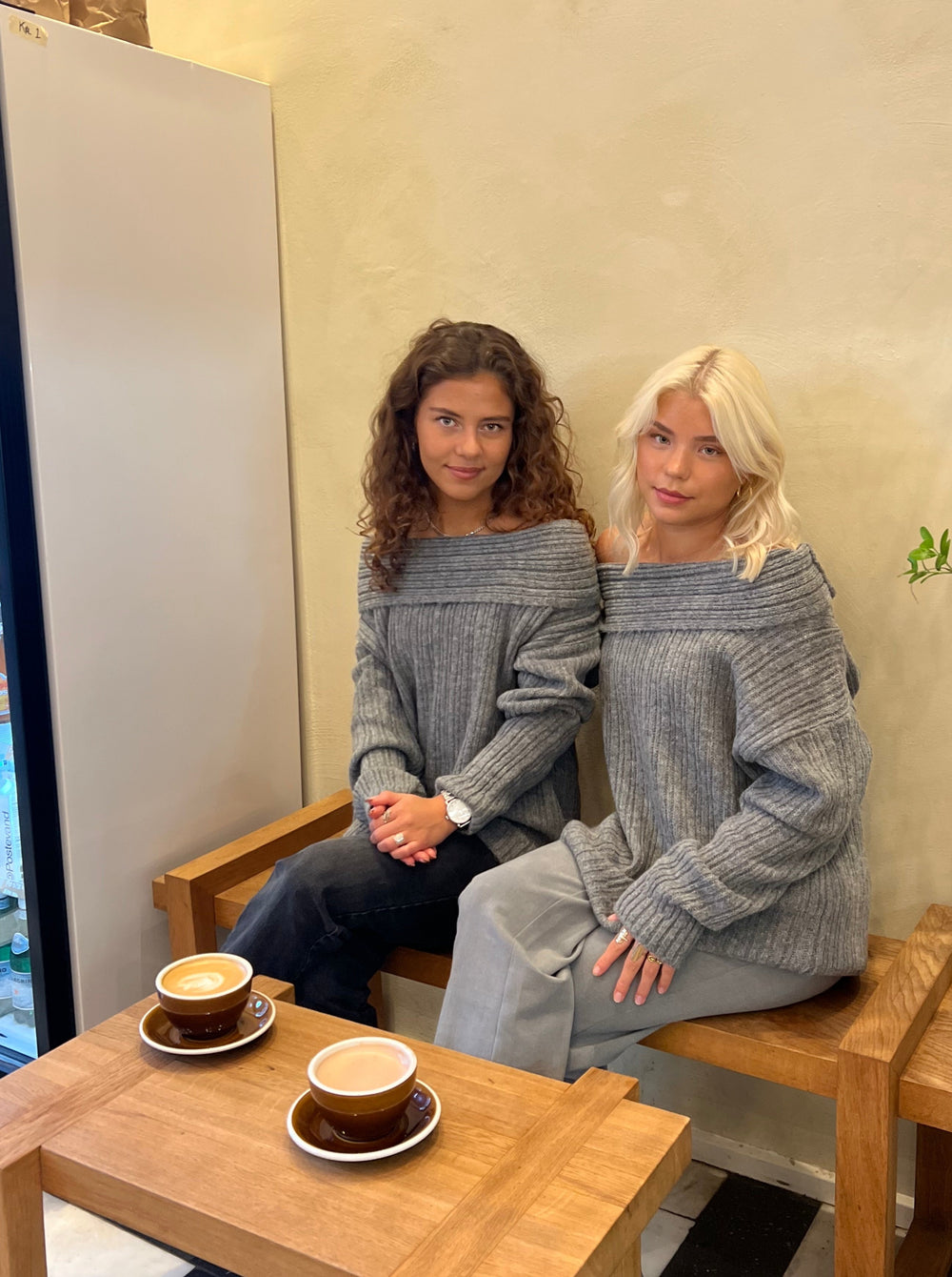 Elinor off shoulder strik - Grå