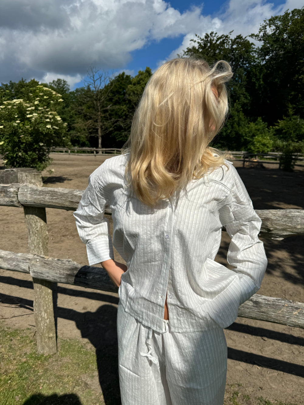 Alina skjorte med striber - Hvid/sort