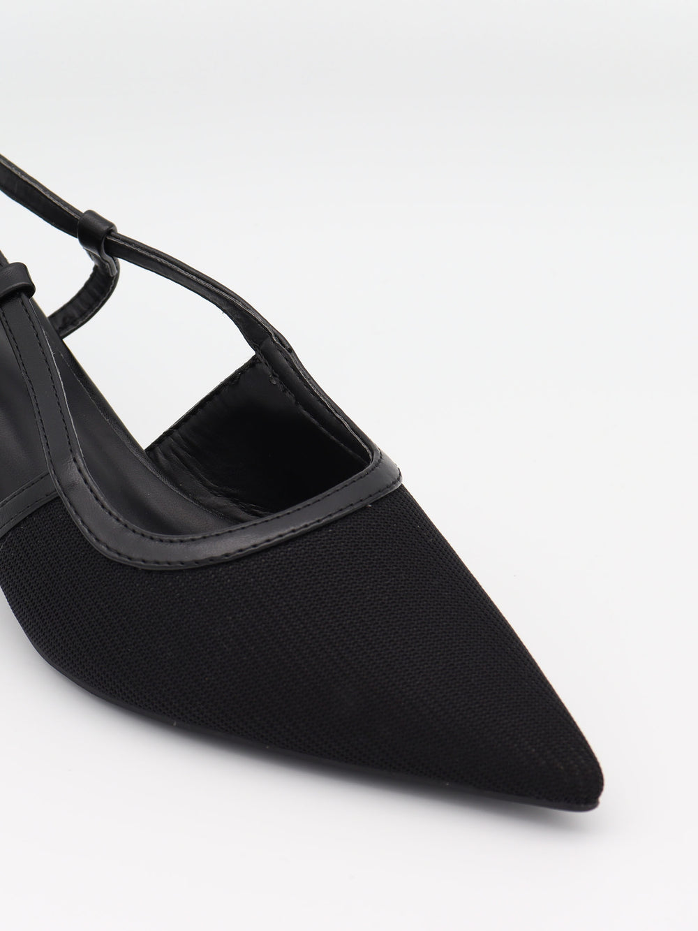 Suzanne slingback hæle med detaljer - Sort
