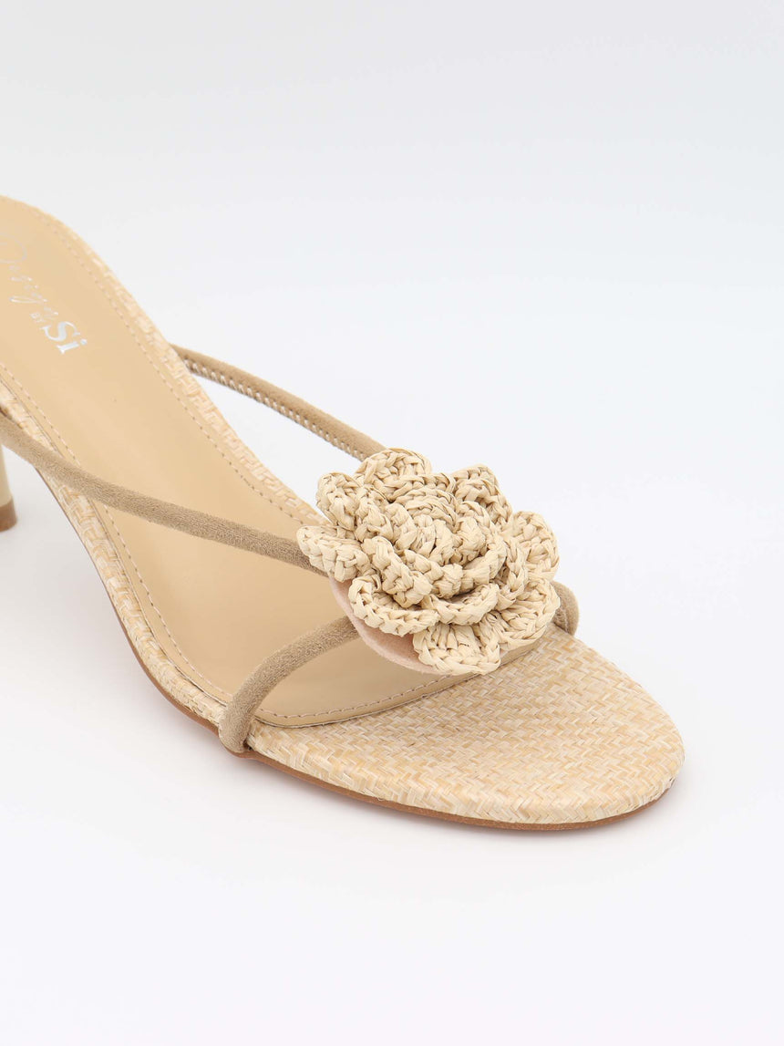 Jenna stiletter med flettet blomsterdetalje - Off white