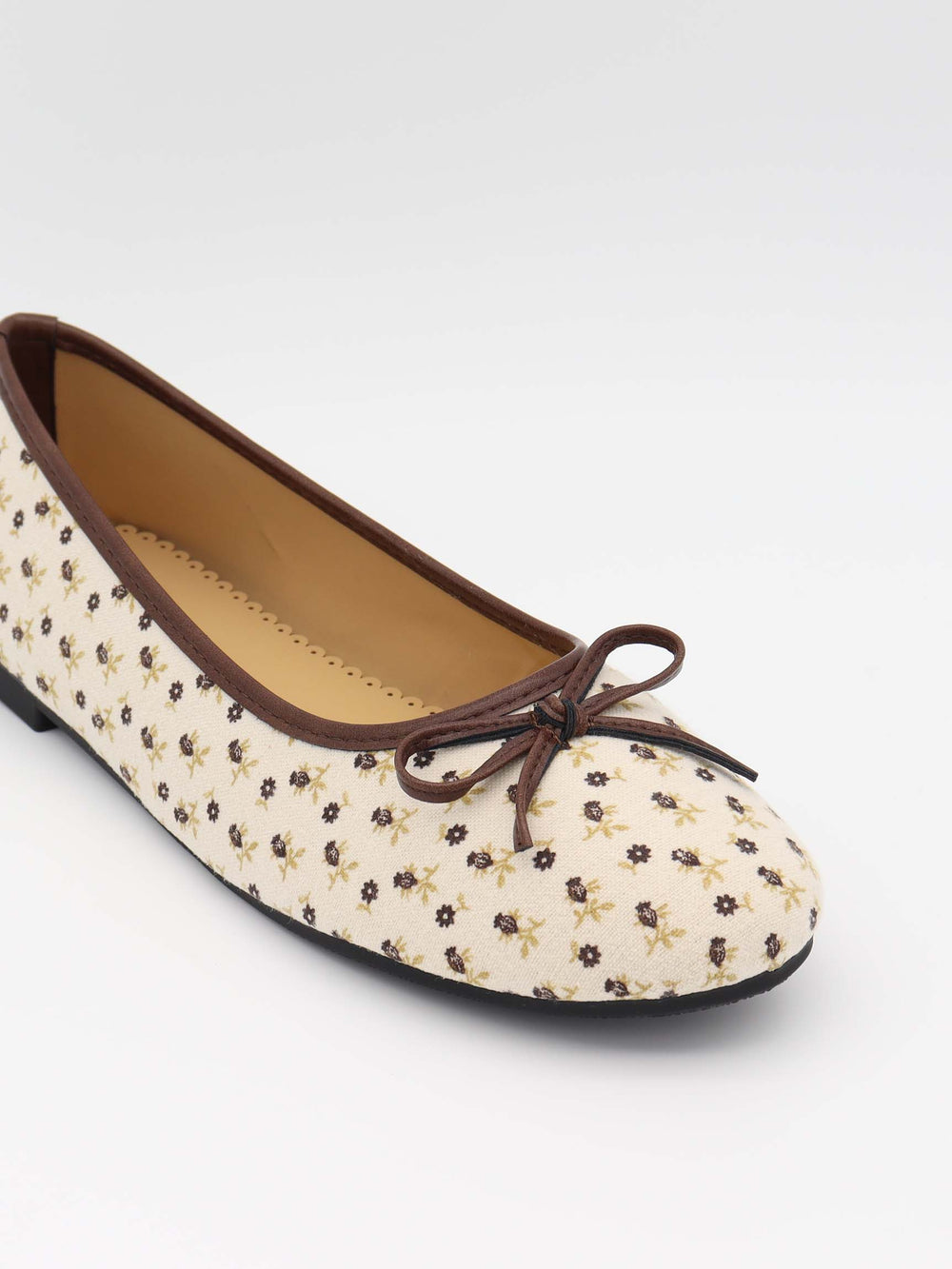 Zelia ballerina med blomster - Hvid/brun