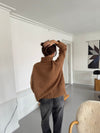 Valdamara oversized striktrøje med turtleneck - Brun