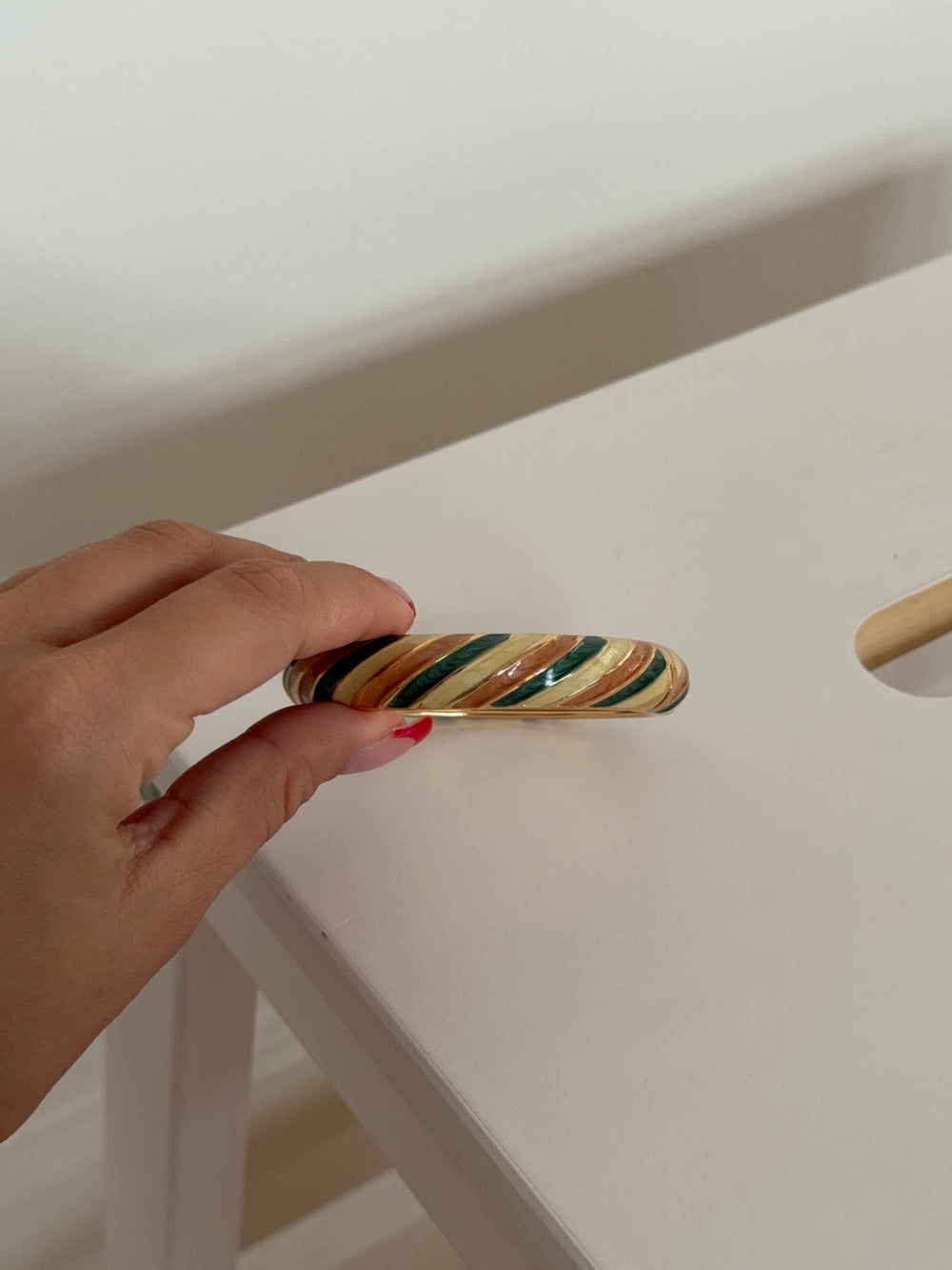 Eivora armbånd med striber - Grøn/hvid/brun