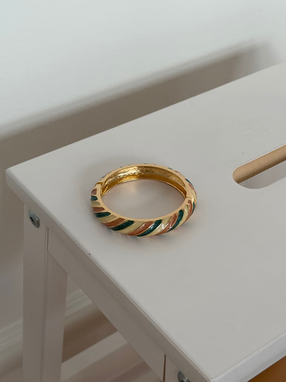 Eivora armbånd med striber - Grøn/hvid/brun