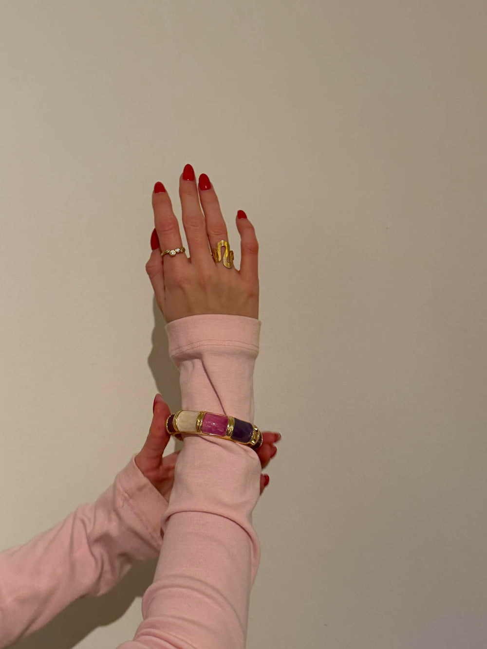 Ebony armbånd med striber - Lilla/rosa/hvid