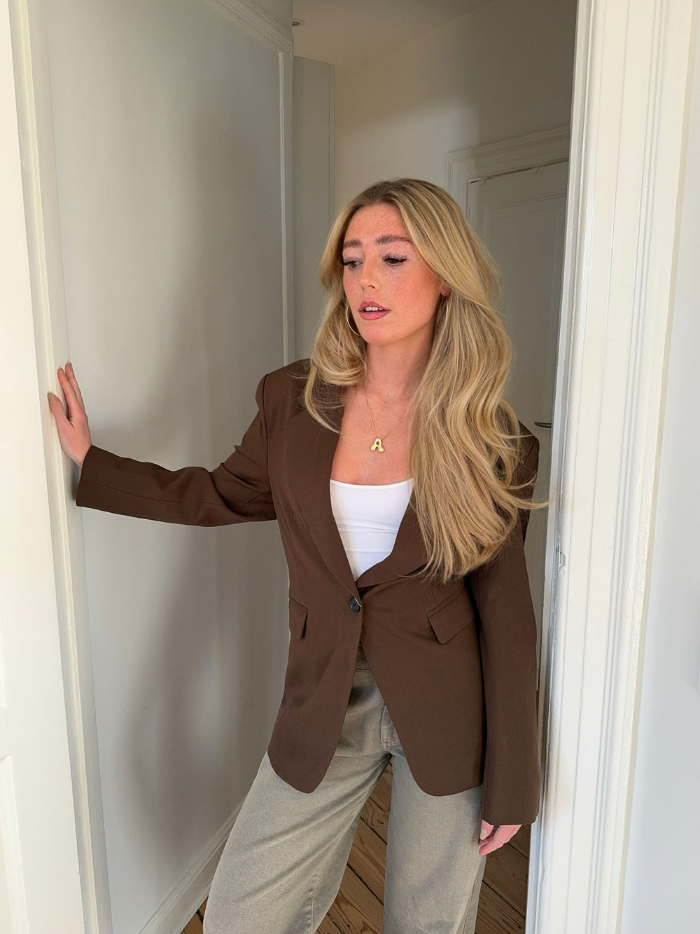 Myna figursyet blazer - Brun